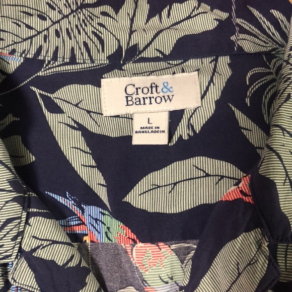 Croft and Barrow Parrot/Palm Leaf Pattern Button Down one Front Pocket Size Lg. - Picture 3 of 6
